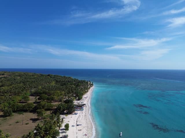 Permukiman Pesisir & Perairan Jernih Bugis